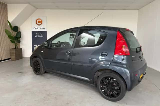 Peugeot 107 (2011) thumbnail 2