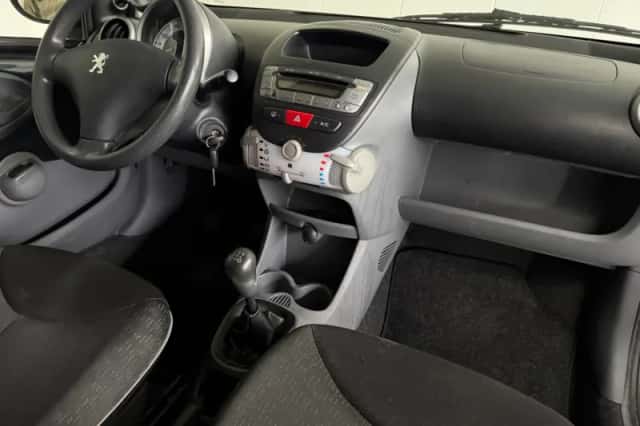 Peugeot 107 (2011) thumbnail 3