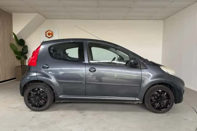 Peugeot 107 (2011) thumbnail 8