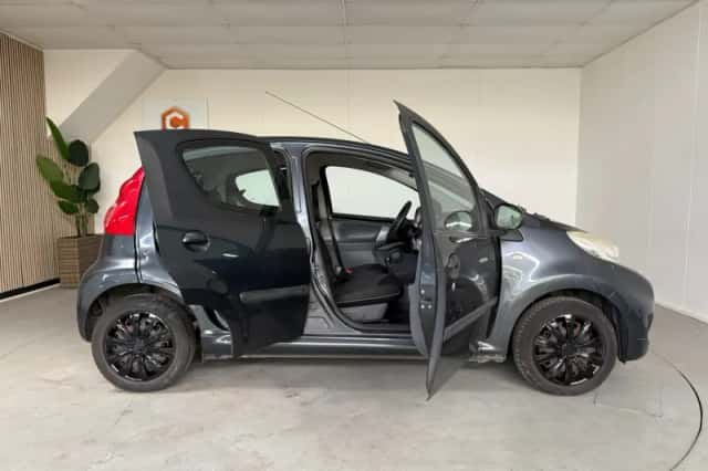 Peugeot 107 (2011) thumbnail 9
