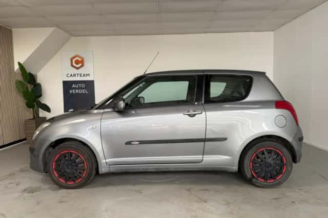 Suzuki Swift (2006) thumbnail 5