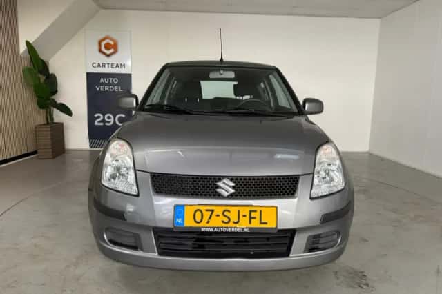 Suzuki Swift (2006) thumbnail 6