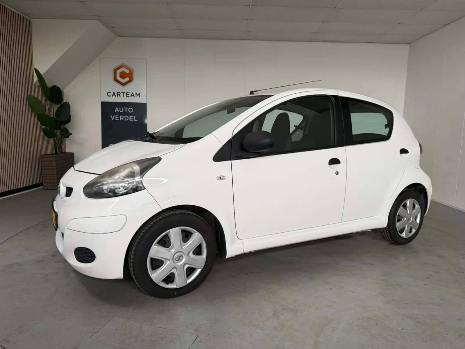 Toyota Aygo (2012) — foto 1