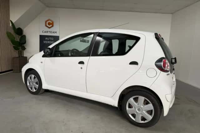 Toyota Aygo (2012) thumbnail 2