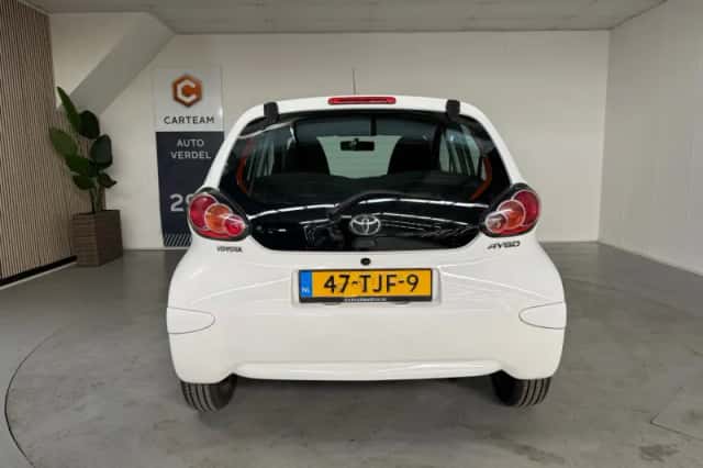Toyota Aygo (2012) thumbnail 11
