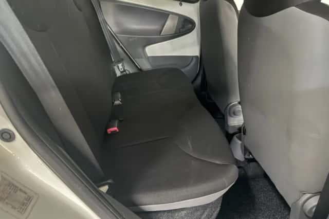 Toyota Aygo (2012) thumbnail 13