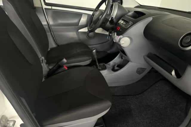 Toyota Aygo (2012) thumbnail 14