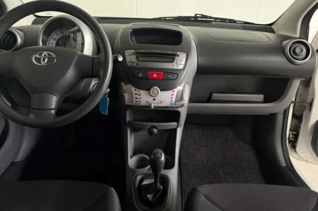 Toyota Aygo (2012) thumbnail 15