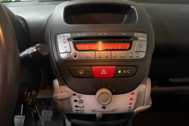 Toyota Aygo (2012) thumbnail 16