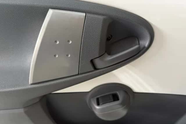 Toyota Aygo (2012) thumbnail 17