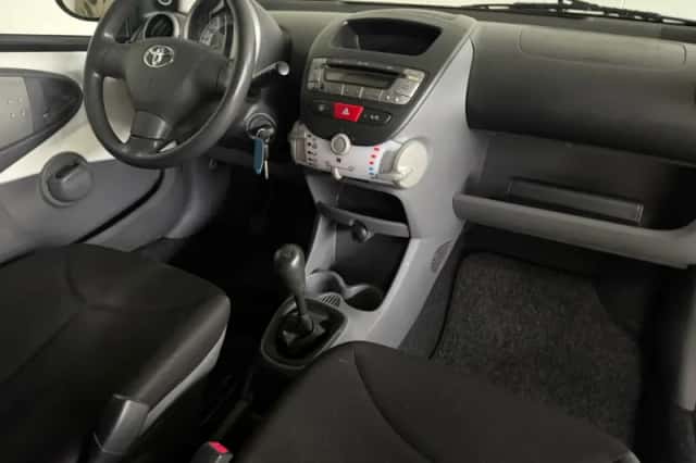 Toyota Aygo (2012) thumbnail 3