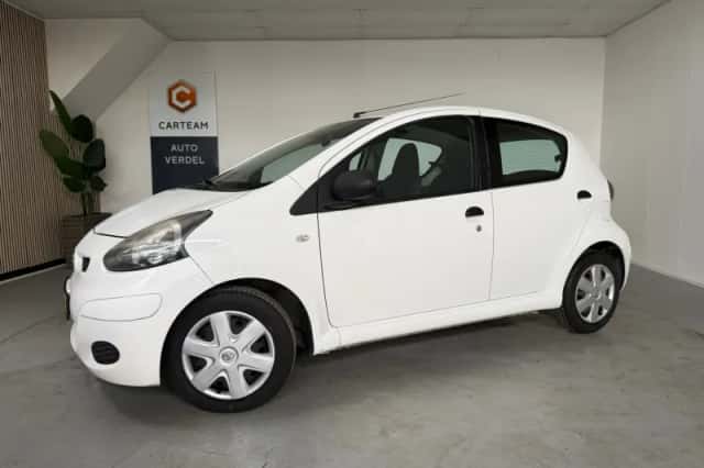 Toyota Aygo (2012) thumbnail 4