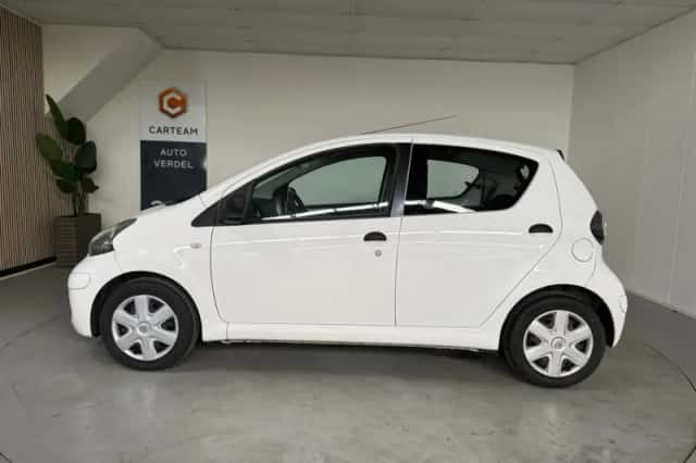Toyota Aygo (2012) thumbnail 5