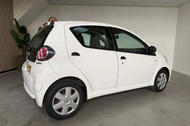 Toyota Aygo (2012) thumbnail 7