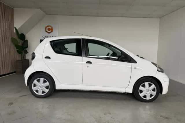 Toyota Aygo (2012) thumbnail 8