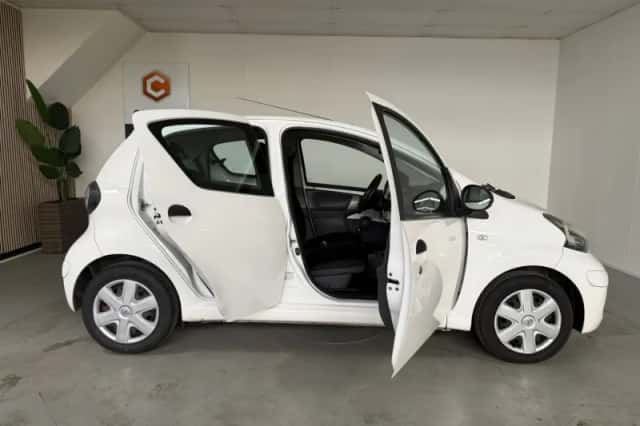 Toyota Aygo (2012) thumbnail 9