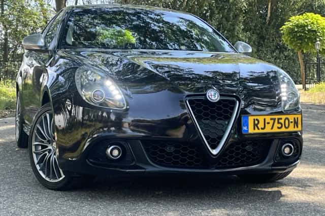 Alfa Romeo Giulietta (2017) thumbnail 2