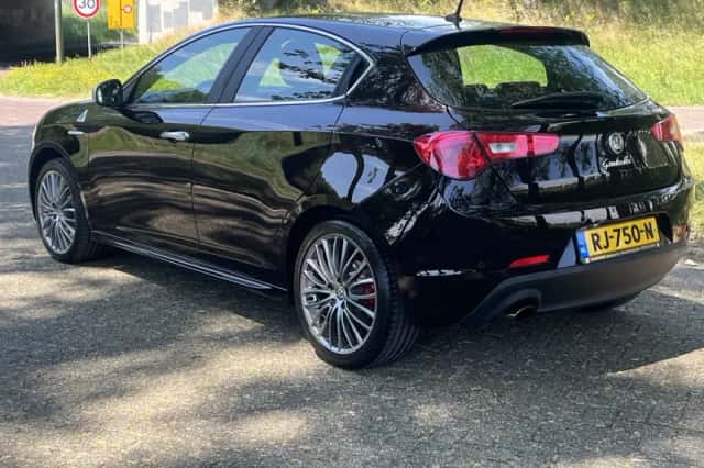 Alfa Romeo Giulietta (2017) thumbnail 4