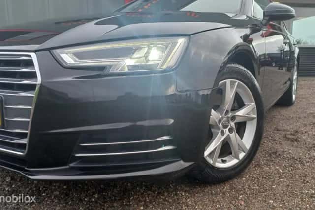 Audi A4 (2017) thumbnail 4