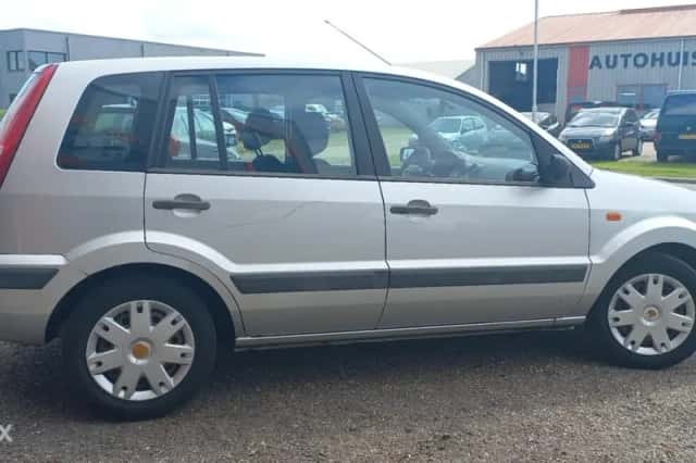 Ford Fusion (2006) thumbnail 4