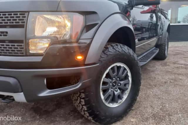Ford Raptor (2011) thumbnail 4