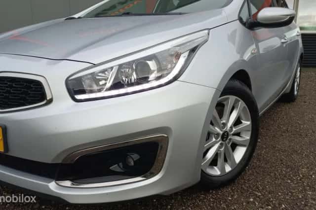 Kia Cee'd (2016) thumbnail 4