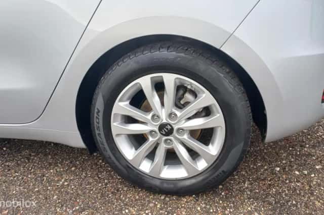 Kia Cee'd (2016) thumbnail 6