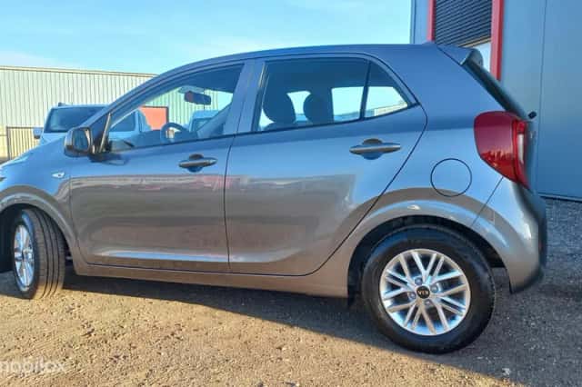 Kia Picanto (2021) thumbnail 3