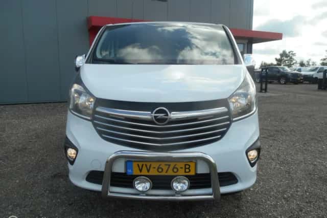 Opel Vivaro (2016) thumbnail 3