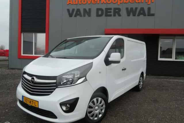 Opel Vivaro (2016) thumbnail 2