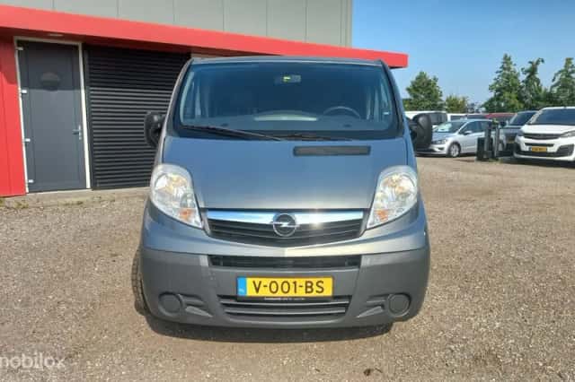 Opel Vivaro (2013) thumbnail 3