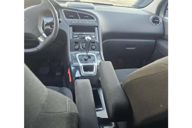Peugeot 5008 (2010) thumbnail 3