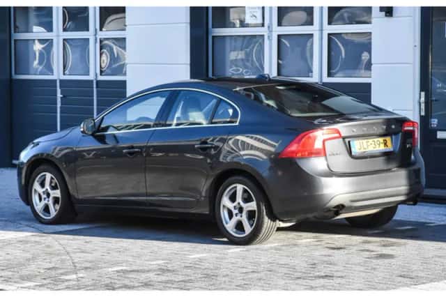 Volvo S60 (2013) thumbnail 2