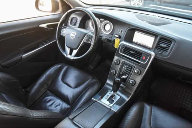 Volvo S60 (2013) thumbnail 3