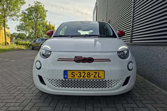 Fiat 500e (2023) thumbnail 5