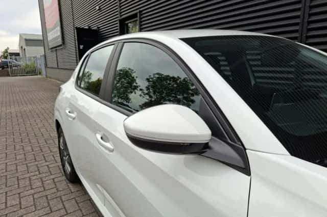 Peugeot 208 (2021) thumbnail 5