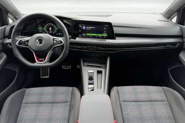 Volkswagen Golf (2020) thumbnail 3