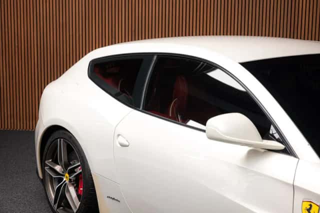 Ferrari FF (2012) thumbnail 17