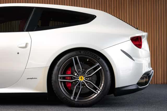 Ferrari FF (2012) thumbnail 18