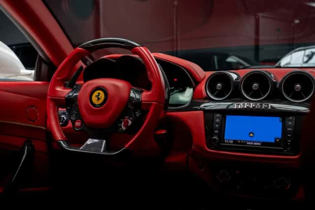 Ferrari FF (2012) thumbnail 22