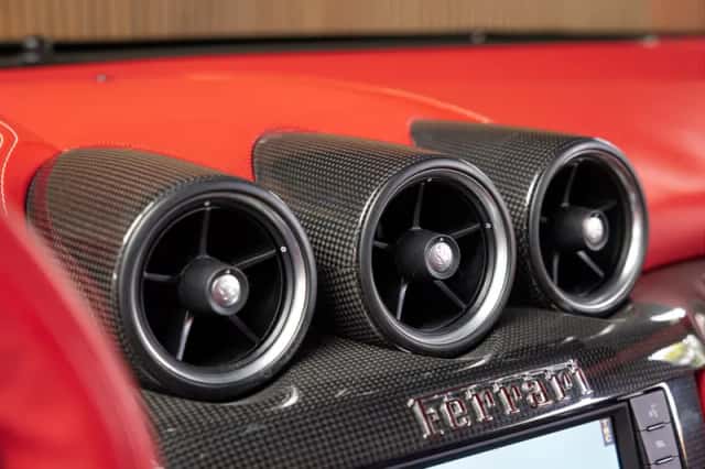 Ferrari FF (2012) thumbnail 31