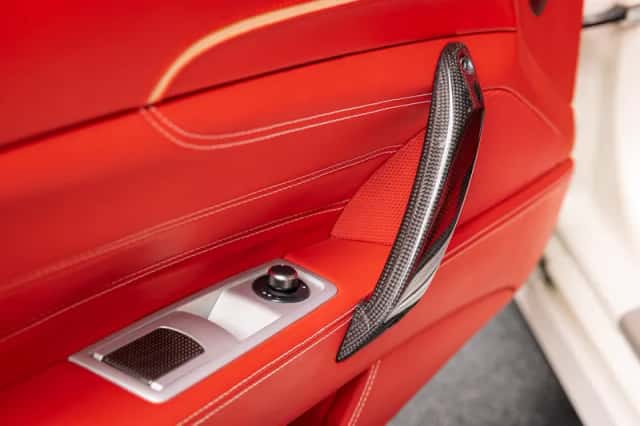 Ferrari FF (2012) thumbnail 39