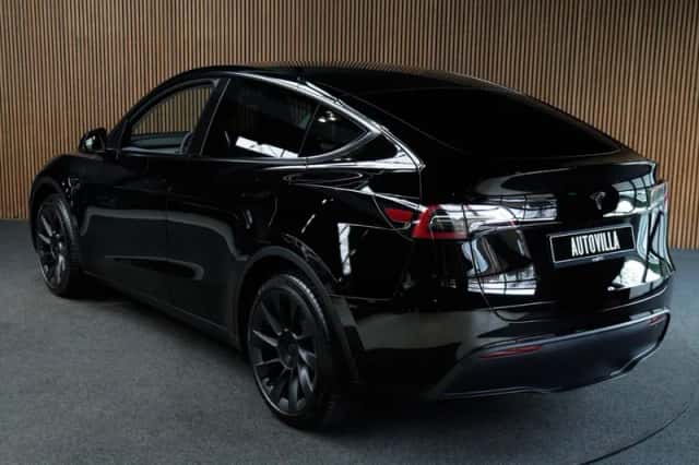Tesla Model (2022) thumbnail 3
