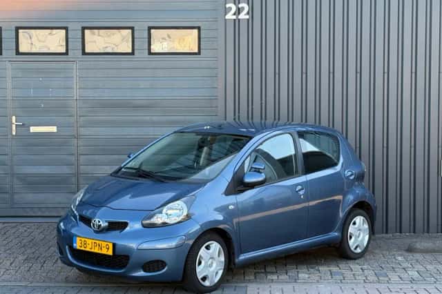 Toyota Aygo (2009) thumbnail 1