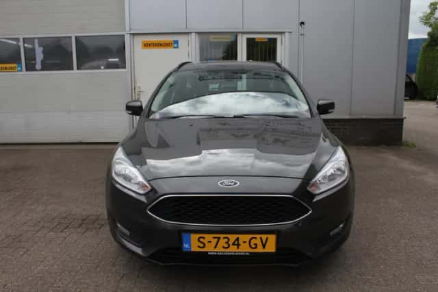 Ford Focus (2018) thumbnail 2