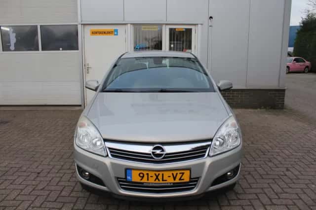 Opel Astra (2007) thumbnail 2