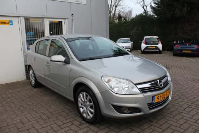 Opel Astra (2007) thumbnail 3