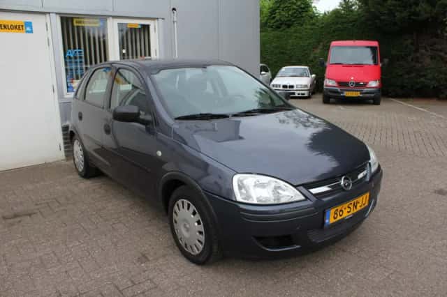 Opel Corsa (2006) thumbnail 3