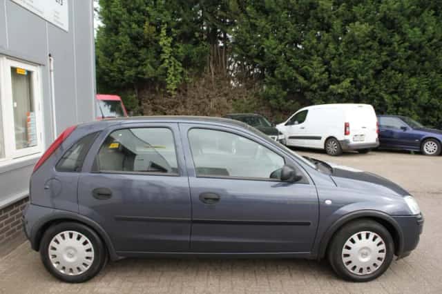 Opel Corsa (2006) thumbnail 4