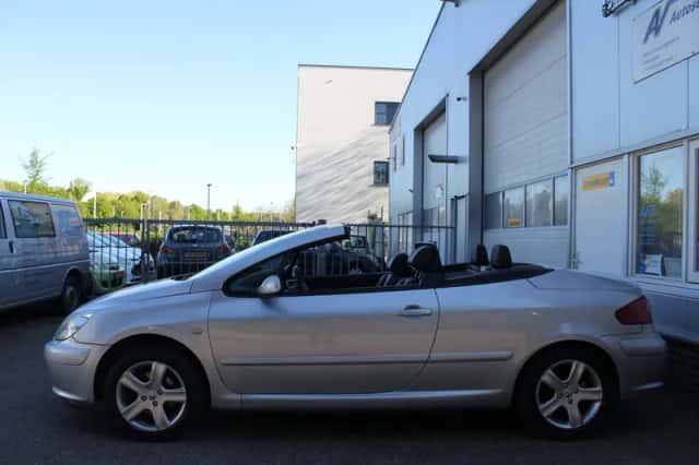 Peugeot 307 CC (2005) thumbnail 5